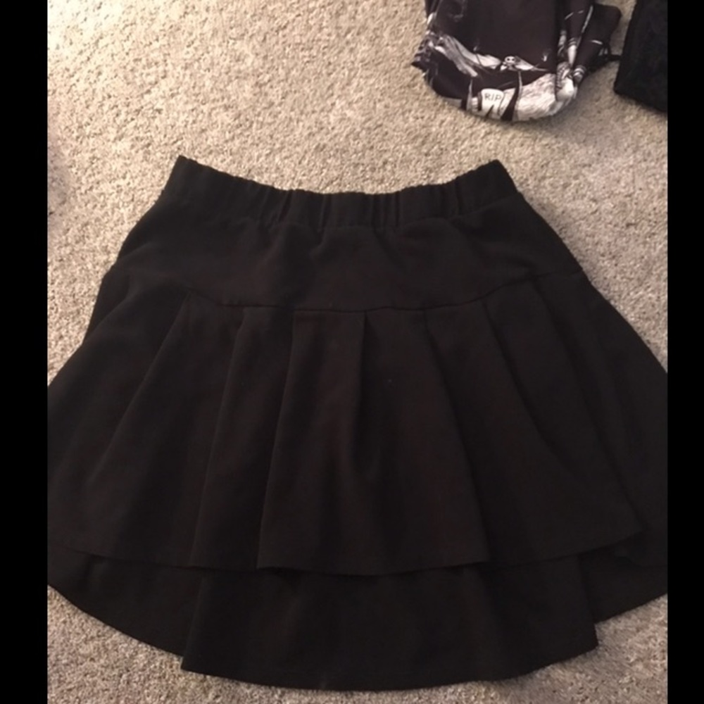 Black pleated skirt